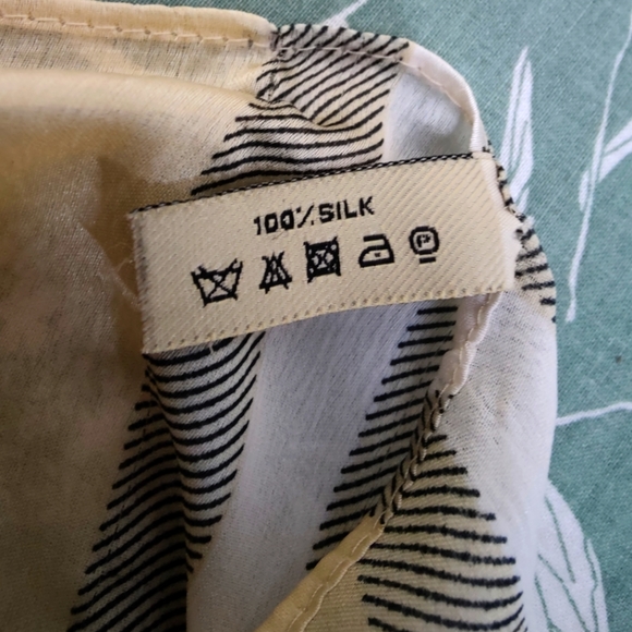 Burberry Scarf With Horse Logo- Preloved - Picture 11 of 11